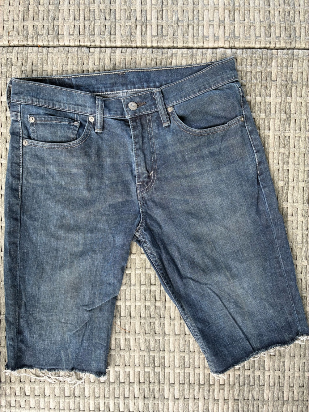LEVI’S DENIM SHORTS